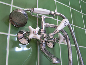 tub and shower faucet with handheld showerhead